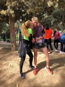 14 - שחר אחרי חצי מרתון עם אמא