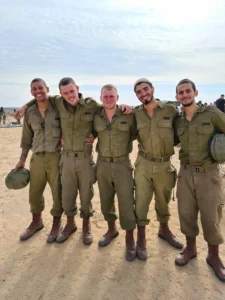 21 - שחר וחברים מהצבא
