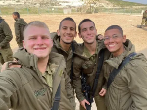 22 - שחר וחברים מהצבא